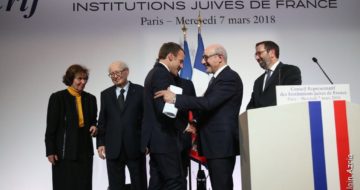 Francis Kalifat, Emmanuel Macron et Serge et Beate Klarsfeld au dîner du CRIF 2018